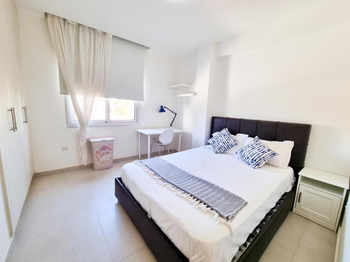 דירות לרנקה Seaside Elegance Retreat מראה חיצוני תמונה